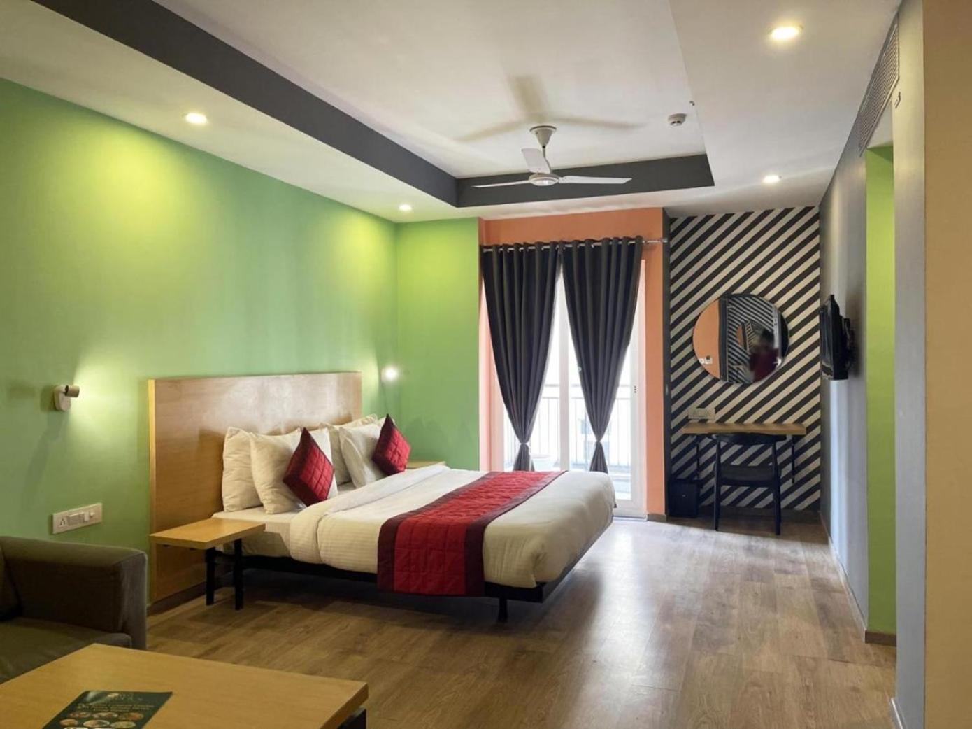 The Roseman Hotel & Suites Ghaziabad Buitenkant foto