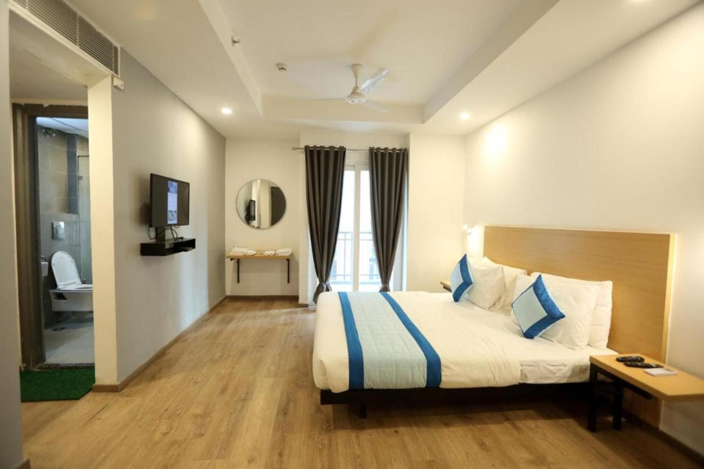 The Roseman Hotel & Suites Ghaziabad Buitenkant foto