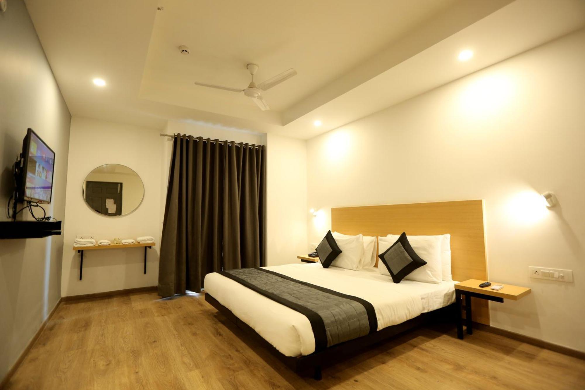 The Roseman Hotel & Suites Ghaziabad Buitenkant foto