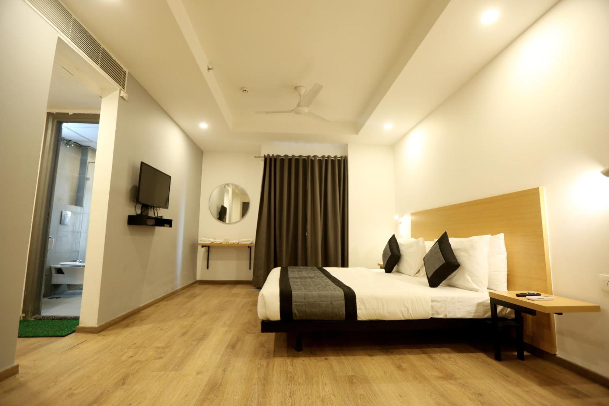 The Roseman Hotel & Suites Ghaziabad Buitenkant foto