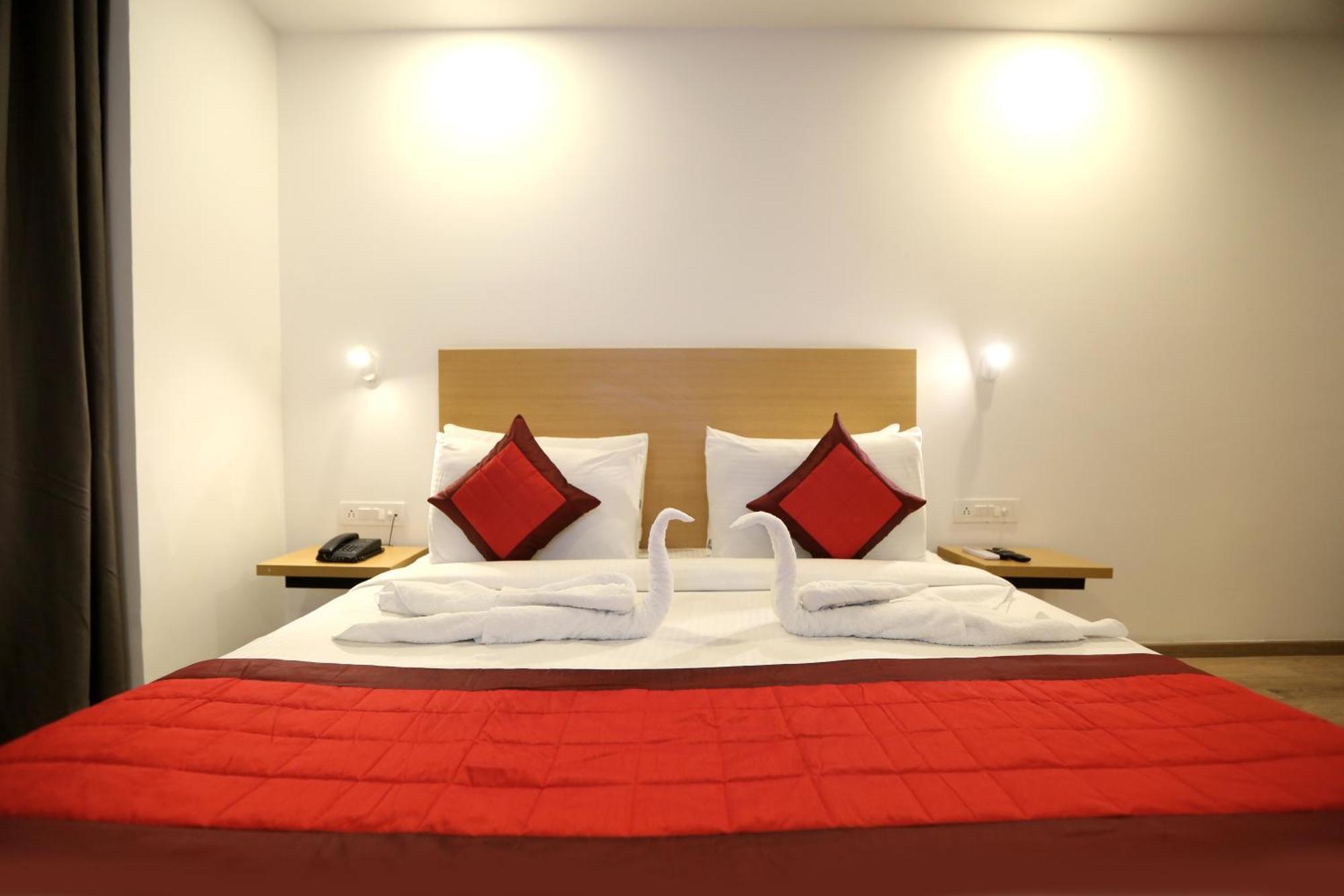 The Roseman Hotel & Suites Ghaziabad Buitenkant foto