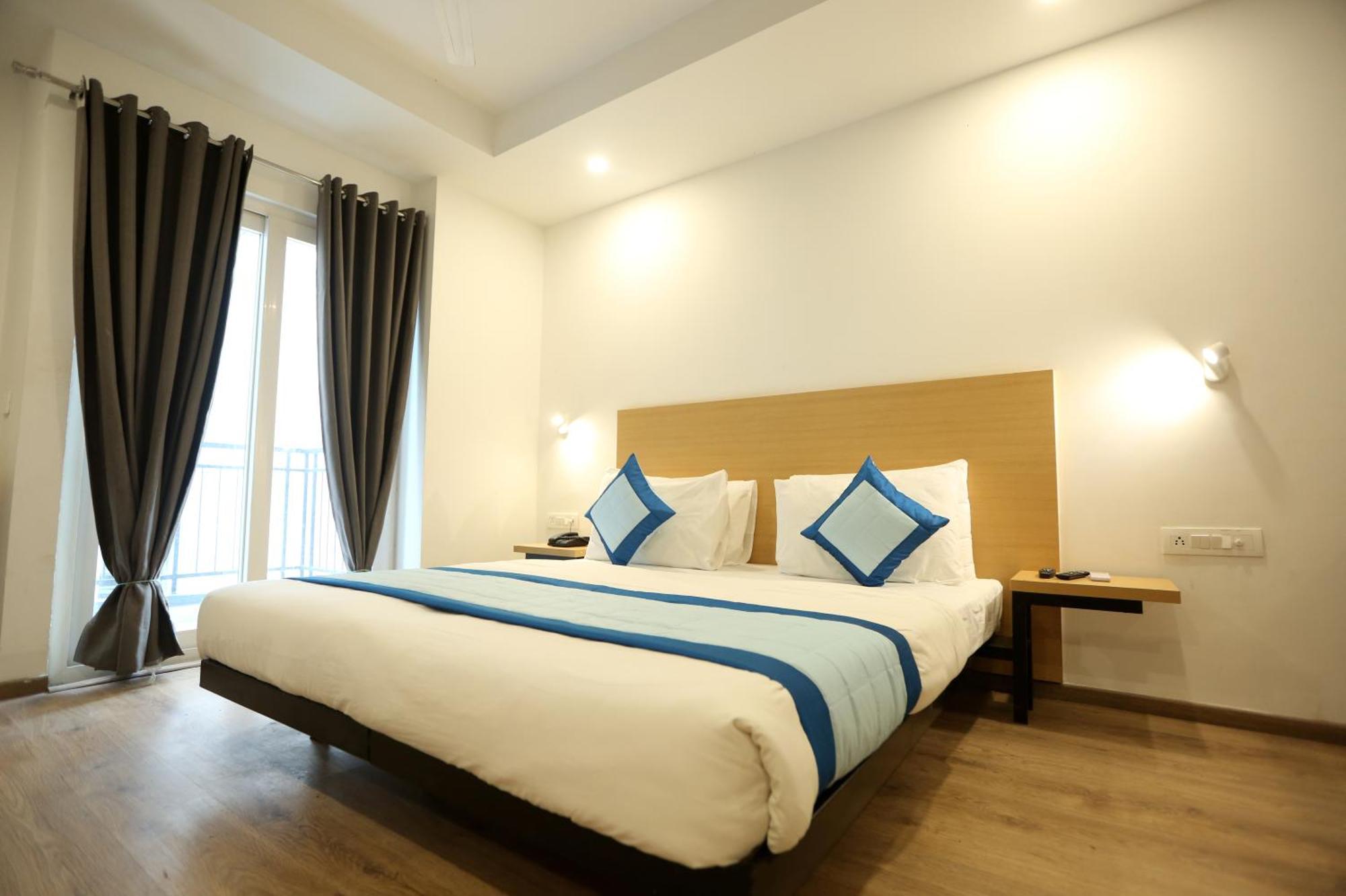 The Roseman Hotel & Suites Ghaziabad Buitenkant foto